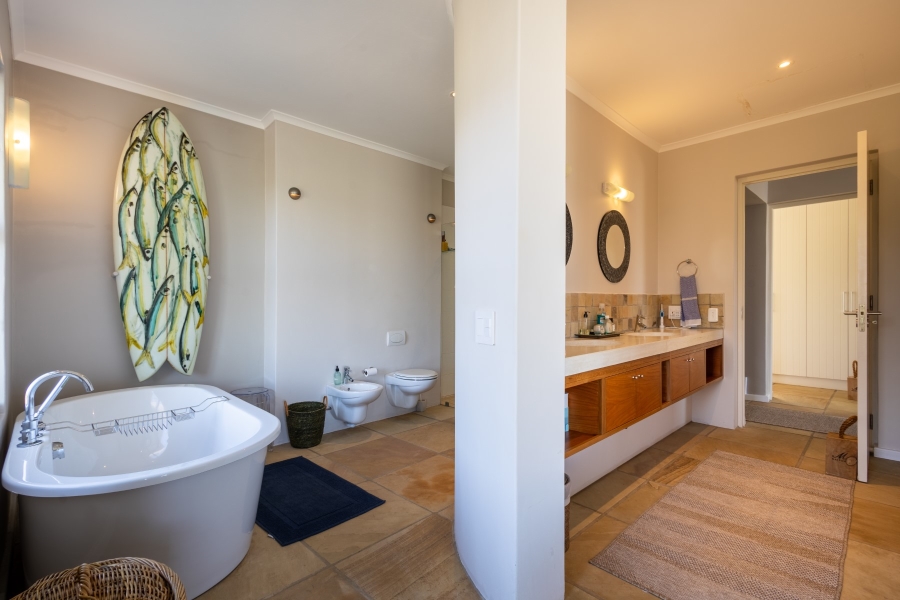 4 Bedroom Property for Sale in Whale Rock Beach Western Cape